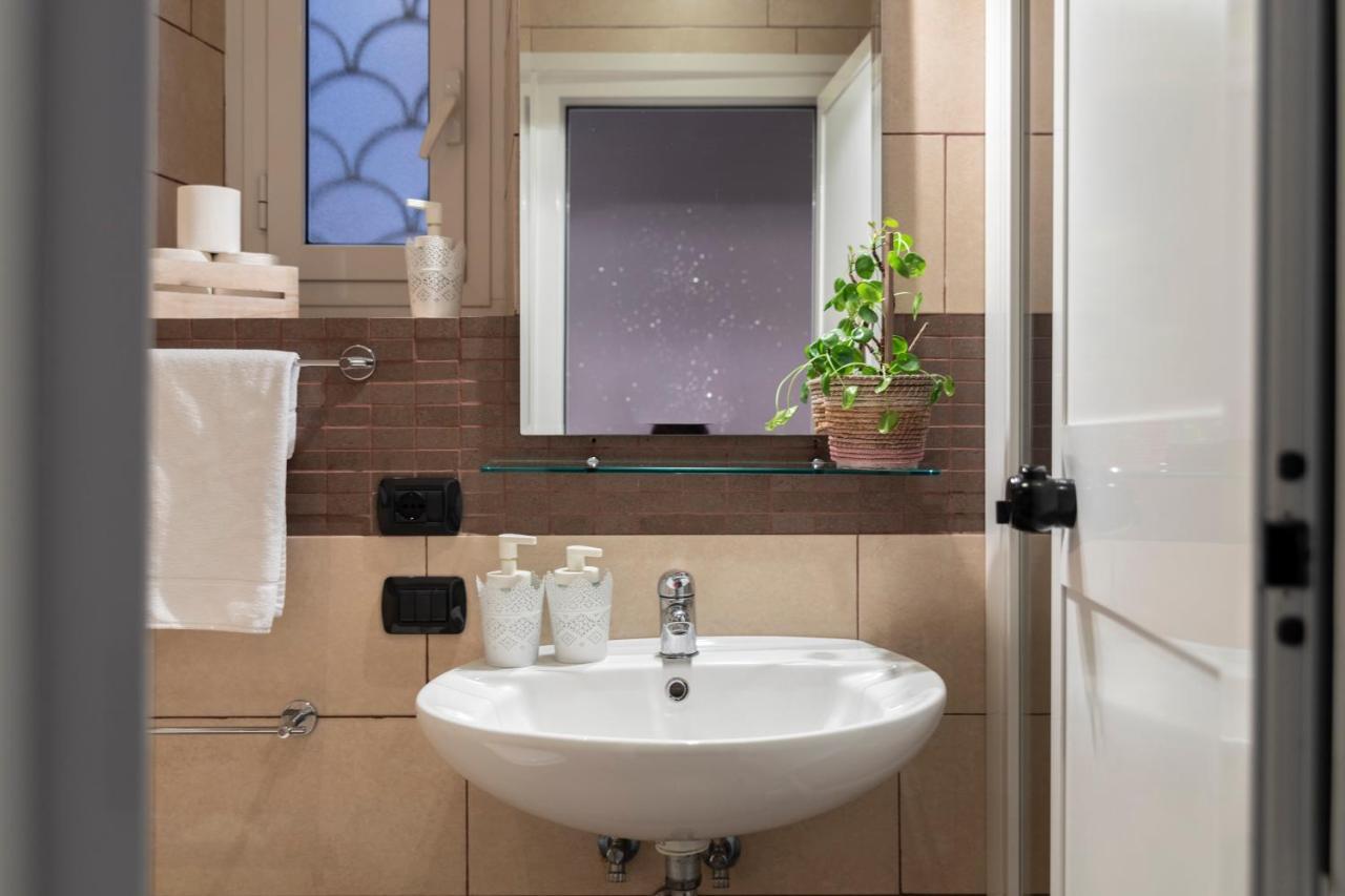 רומא Dulcis In Colosseo Apartments מראה חיצוני תמונה