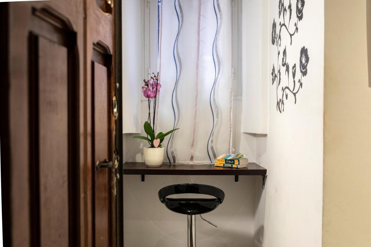 רומא Dulcis In Colosseo Apartments מראה חיצוני תמונה