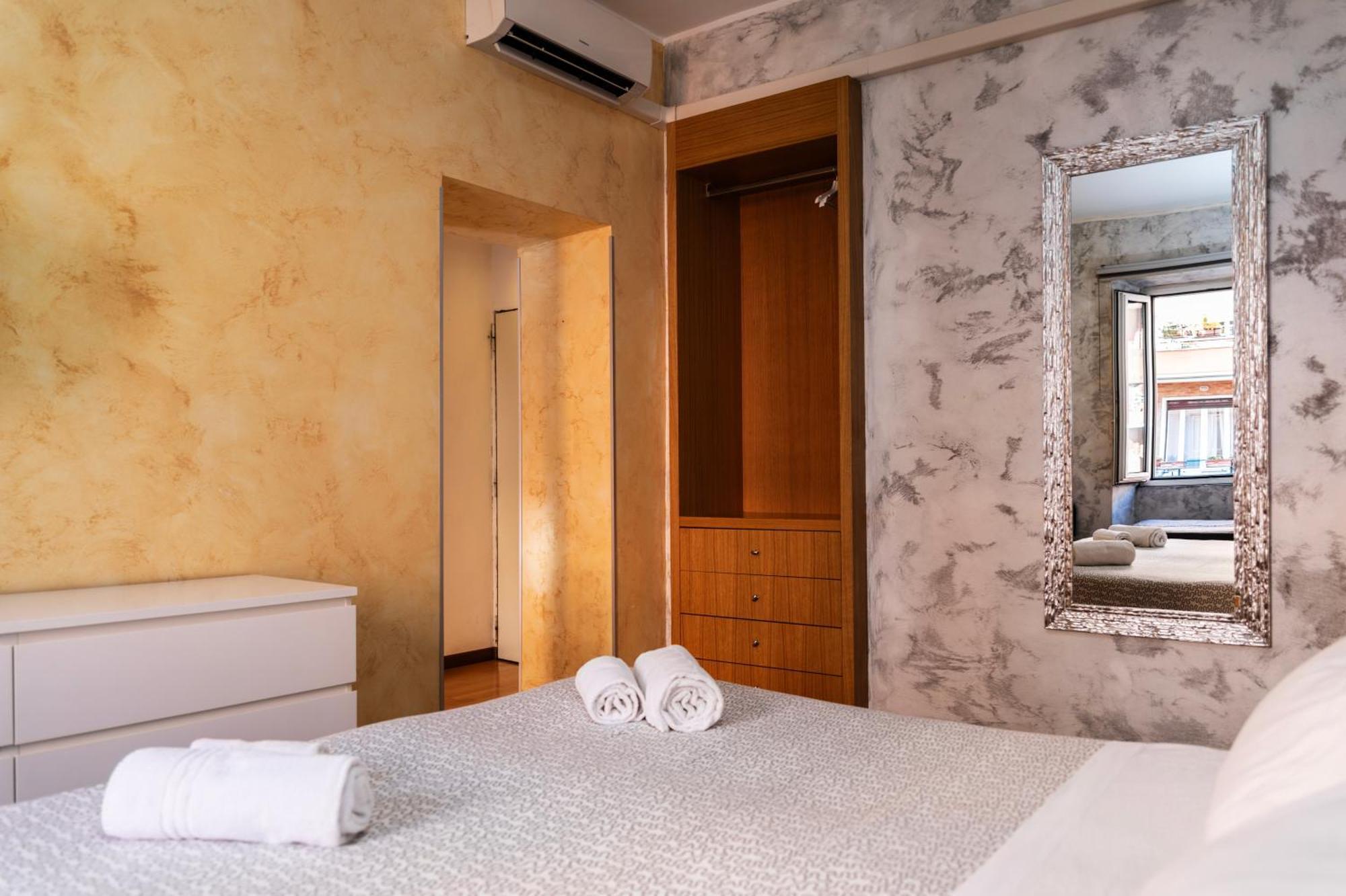 רומא Dulcis In Colosseo Apartments מראה חיצוני תמונה